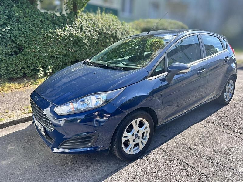 Blau Gebraucht 2013 Ford Fiesta Trend Kleinwagen | 5.500 € (Fairer Preis) - Bild 1/4