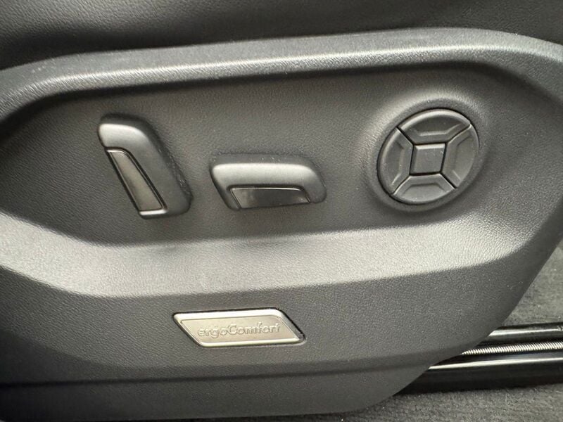 Gebraucht VW Touareg 340 PS (250 kW) 2023 Grey metallic SUV