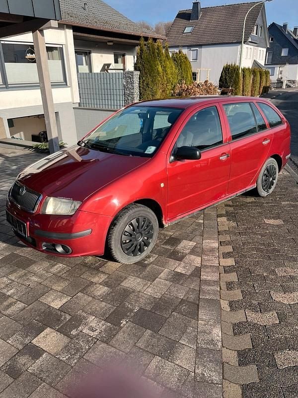 Rot Gebraucht 2008 Skoda Fabia Kombi | 650 € (Superpreis) - Bild 1/4