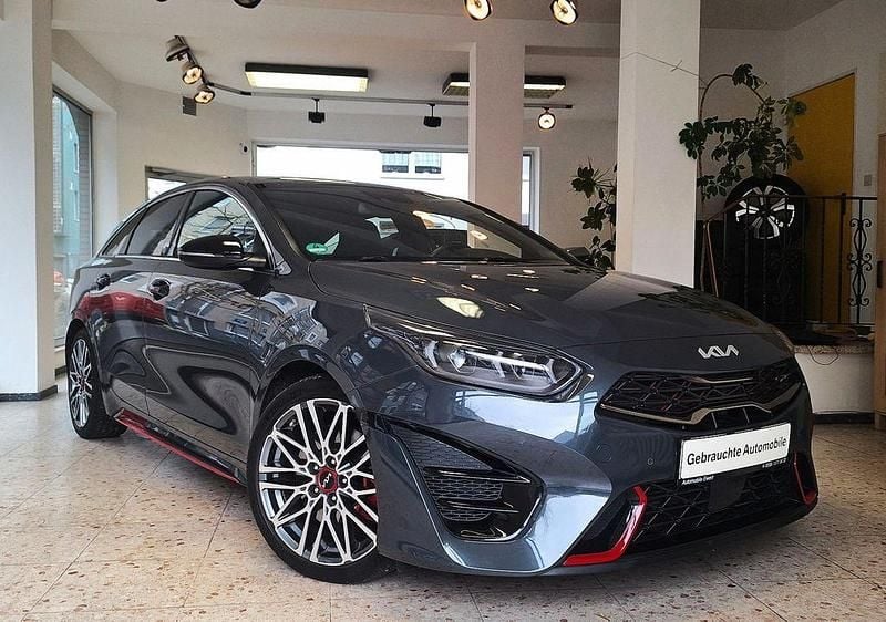 Grau Gebraucht 2023 Kia ProCeed GT GT Kleinwagen | 26.480 € (Fairer Preis) - Bild 1/4