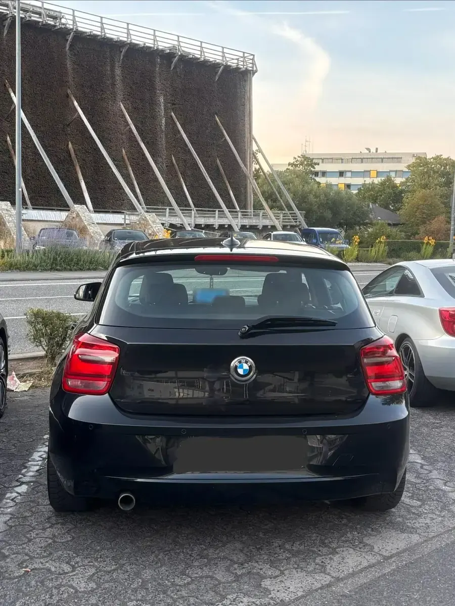 Gebraucht BMW 118 Sport Line 143 PS (105 kW) 2013 Schwarz Kleinwagen