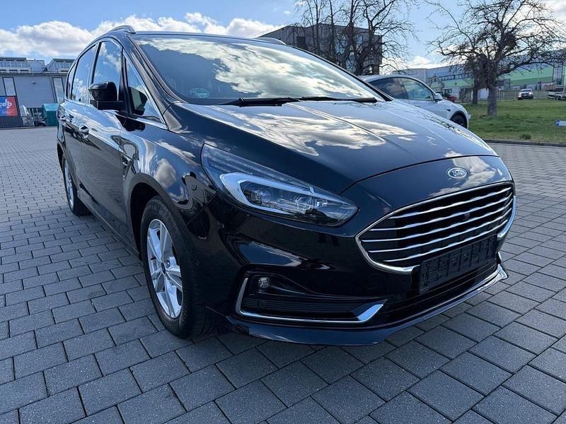 Gebraucht Ford S-MAX Titanium 165 PS (121 kW) 2019 Schwarz Van / Kleinbus