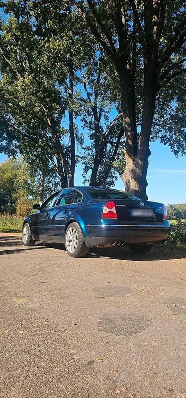 Usata VW Passat 275 CV (202 kW) 2003 Blu Berlina