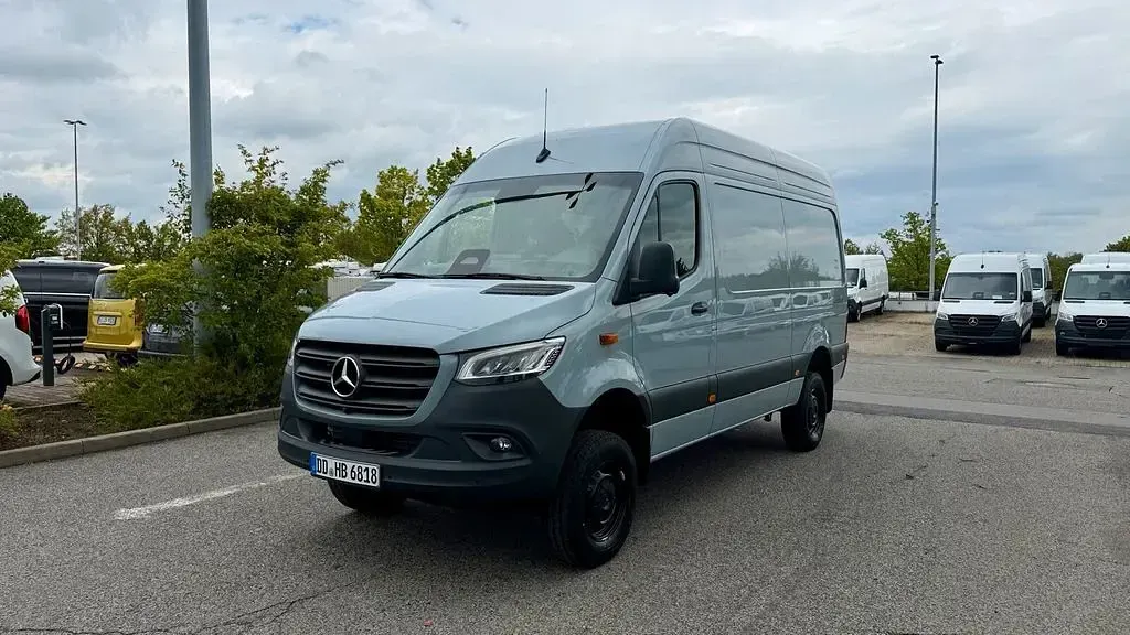 Gebraucht Mercedes Sprinter 190 PS (139 kW) 2026 Fehgrau Van