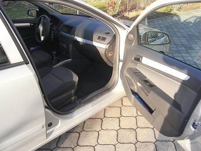 Gebraucht Opel Astra Edition 90 PS (66 kW) 2006 Grau Kombi