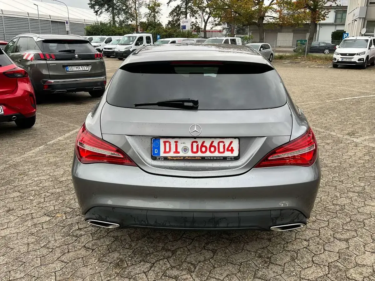 Gebraucht Mercedes CLA220 177 PS (130 kW) 2017 Mountaingrau  met. Limousine