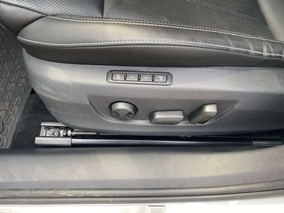 Gebraucht Skoda Superb Premium Edition 150 PS (110 kW) 2023 Moonweiss metallic Kombi