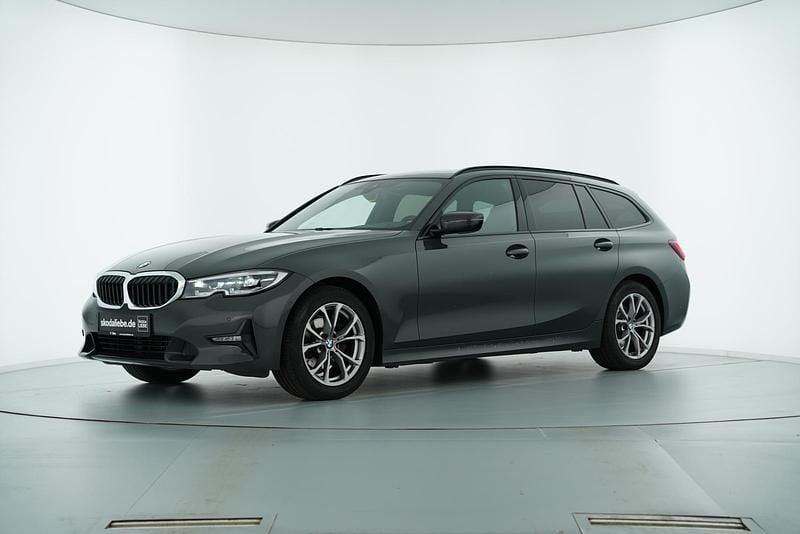 Dravitgrau metallic Gebraucht 2021 BMW 318 Sport Line Kombi | 16.890 € (Guter Preis) - Bild 1/4
