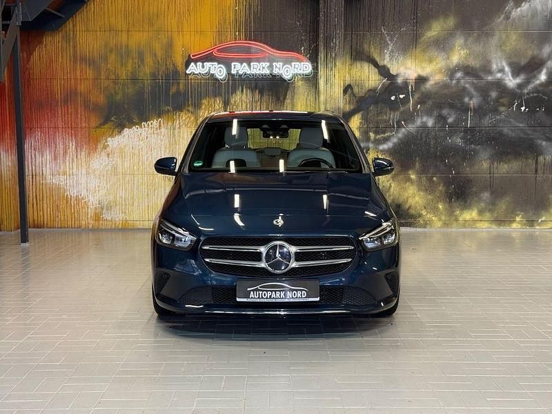Gebraucht Mercedes B200 163 PS (119 kW) 2021 Blau Van / Kleinbus