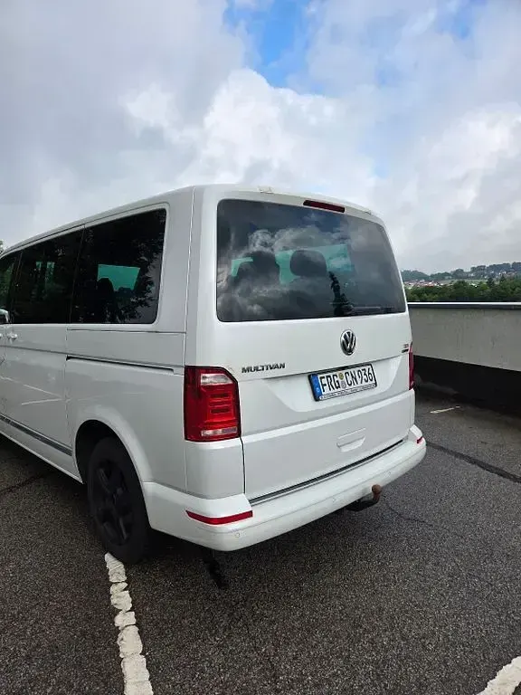 Gebraucht VW Multivan 204 PS (150 kW) 2016 Weiß Van / Kleinbus