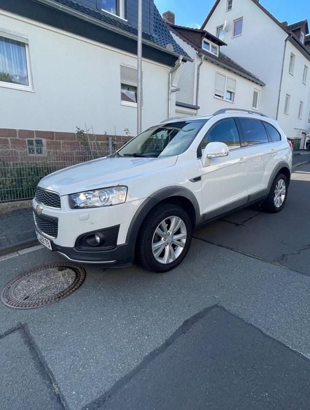 Weiß Gebraucht 2013 Chevrolet Captiva SUV | 11.000 € - Bild 1/4