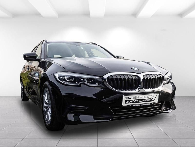 Schwarz Gebraucht 2021 BMW 330e Sport Line Kombi | 27.900 € (Guter Preis) - Bild 1/4