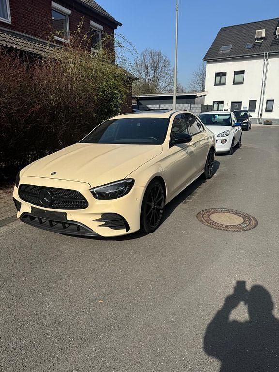 Gebraucht Mercedes E220 AMG 200 PS (147 kW) 2022 Beige Limousine
