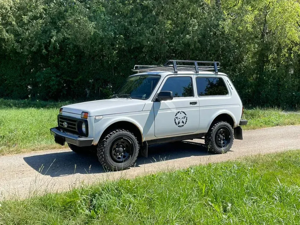 Gebraucht Lada niva 83 PS (61 kW) 2020 Weiß SUV