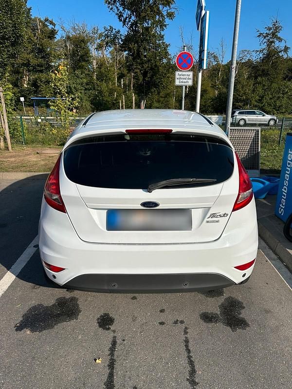 Gebraucht Ford Fiesta 82 PS (60 kW) 2009 Weiß Kleinwagen