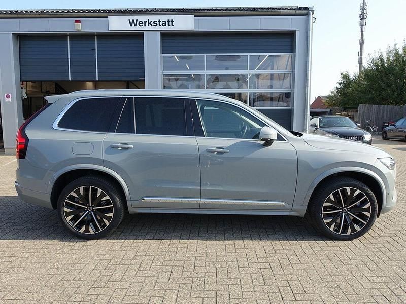 Neu Volvo XC90 Plus 310 PS (228 kW) 2025 Grau SUV