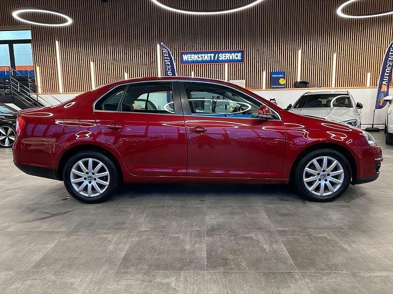 Gebraucht VW Jetta Comfortline 116 PS (85 kW) 2007 Rot Limousine