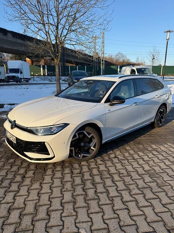 Gebraucht VW Passat R-line 150 PS (110 kW) 2024 Weiß Kombi