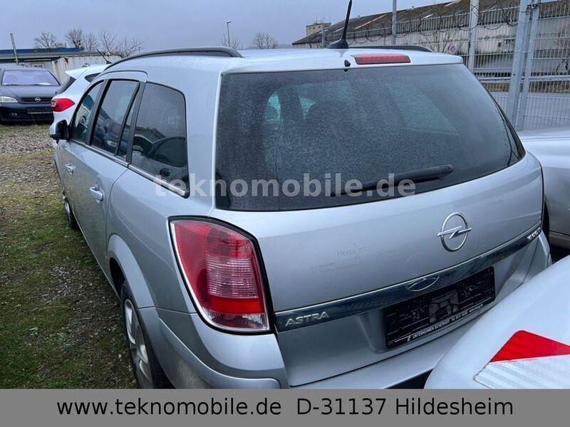 Gebraucht Opel Astra 110 PS (80 kW) 2011 Silber Kombi
