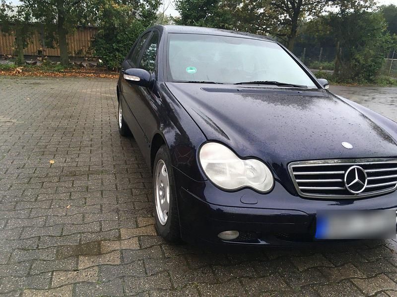Gebraucht Mercedes C180 129 PS (94 kW) 2001 Blau Limousine
