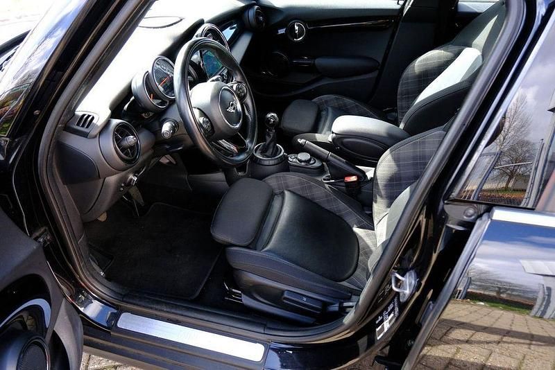 Gebraucht Mini Cooper Business 136 PS (100 kW) 2017 Schwarz Kleinwagen