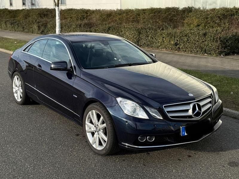Gebraucht Mercedes E350 265 PS (194 kW) 2011 Blau Coupé