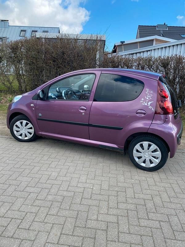 Gebraucht Peugeot 107 68 PS (50 kW) 2013 Violet Kleinwagen