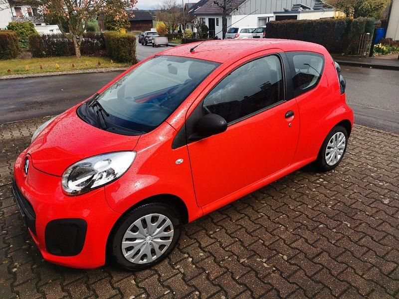 Gebraucht Citroën C1 Attraction 68 PS (50 kW) 2013 Rot Kleinwagen