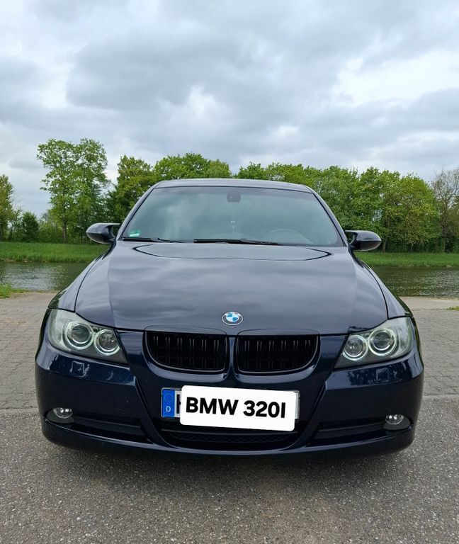Blau Gebraucht 2008 BMW 320 Performance Limousine | 8.999 € (Teuer) - Bild 1/4