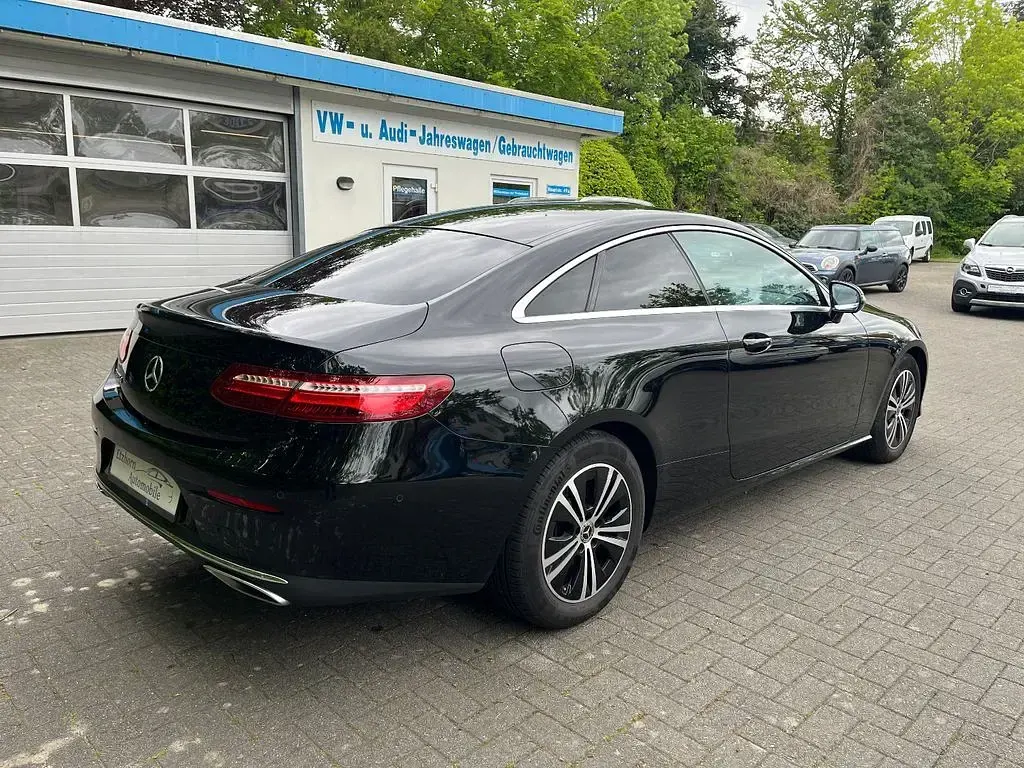 Gebraucht Mercedes E220 194 PS (142 kW) 2019 Schwarz Coupé