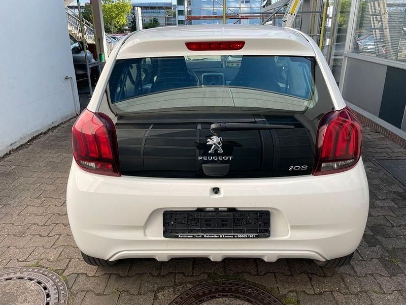 Gebraucht Peugeot 108 Active 69 PS (50 kW) 2015 Zu lackieren weiss 068/deckend Kleinwagen