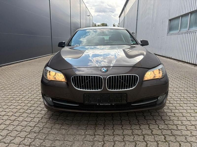 Gebraucht BMW 523 Sport Line 204 PS (150 kW) 2011 Grau Limousine