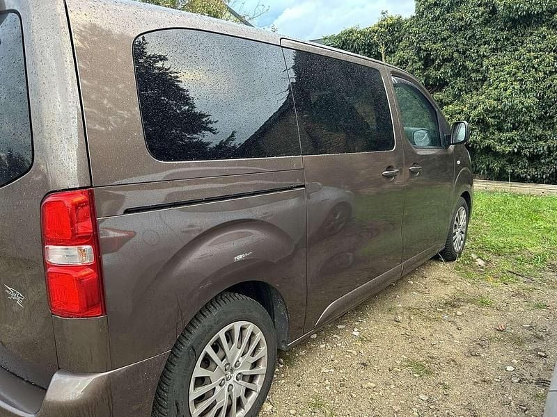 Braun Gebraucht 2017 Peugeot Traveller Active Van / Kleinbus | 13.990 € (Superpreis) - Bild 1/4