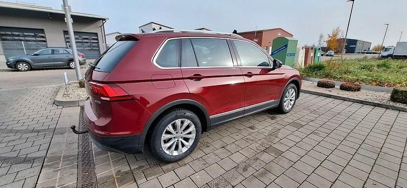Rot Gebraucht 2019 VW Tiguan SUV | 22.400 € (Superpreis) - Bild 1/4