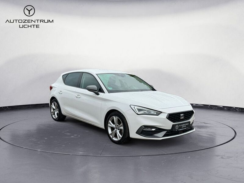 Weiß Gebraucht 2020 Seat Leon FR Limousine | 21.199 € (Guter Preis) - Bild 1/4
