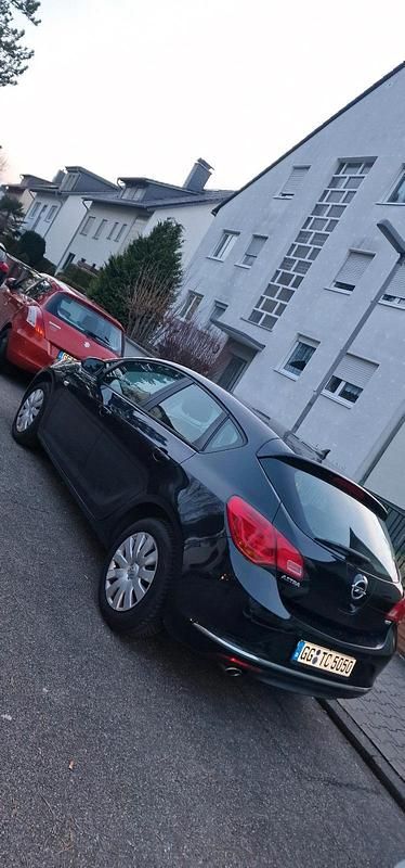 Gebraucht Opel Astra 165 PS (121 kW) 2013 Schwarz Kleinwagen