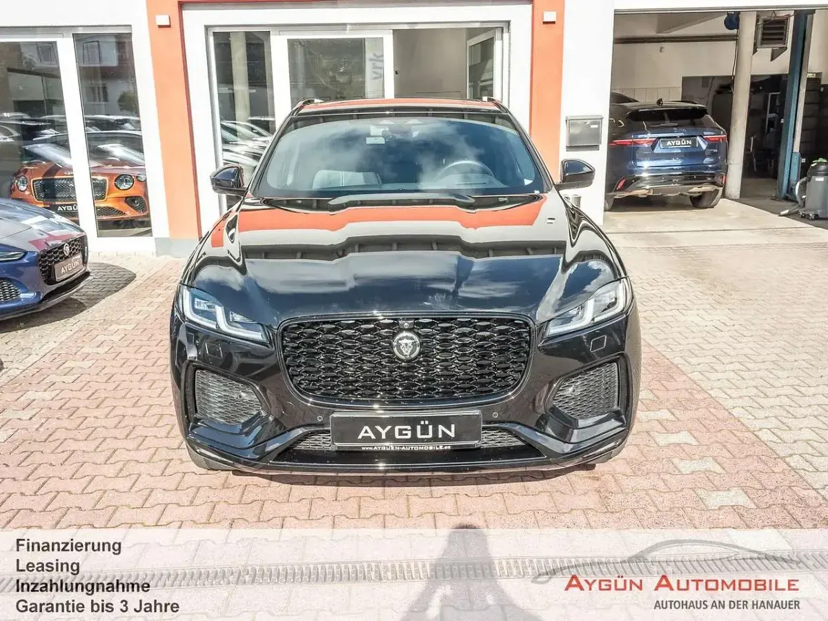 Gebraucht Jaguar F-Pace R-Dynamic 300 PS (220 kW) 2025 Santorini black SUV