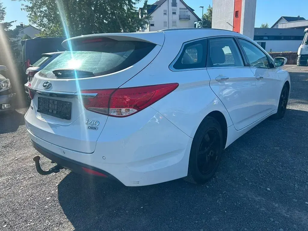 Gebraucht Hyundai i40 Edition 136 PS (100 kW) 2013 Weiß Kombi