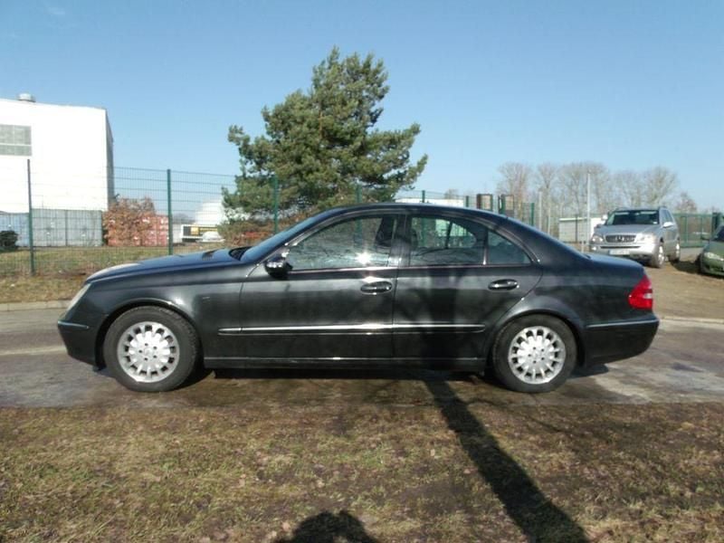 Gebraucht Mercedes E320 Elegance 224 PS (164 kW) 2003 Schwarz Limousine