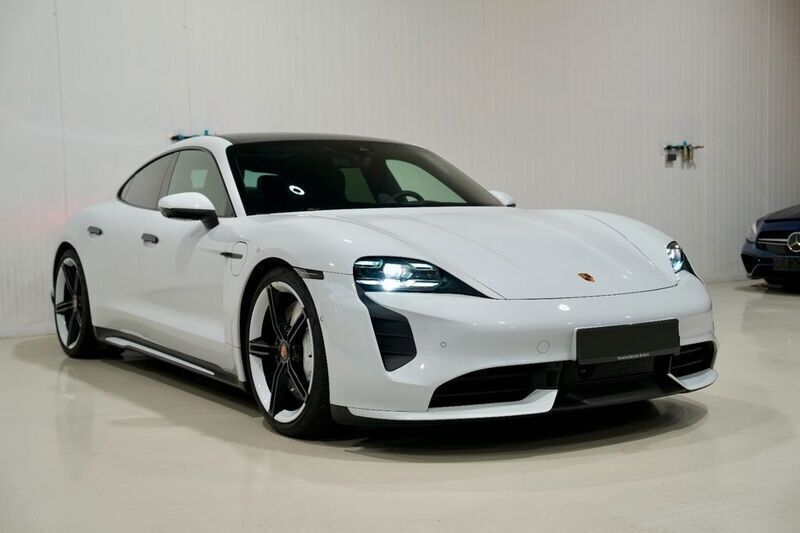 Weiß Gebraucht 2020 Porsche Taycan Turbo Sport Limousine | 81.900 € - Bild 1/4