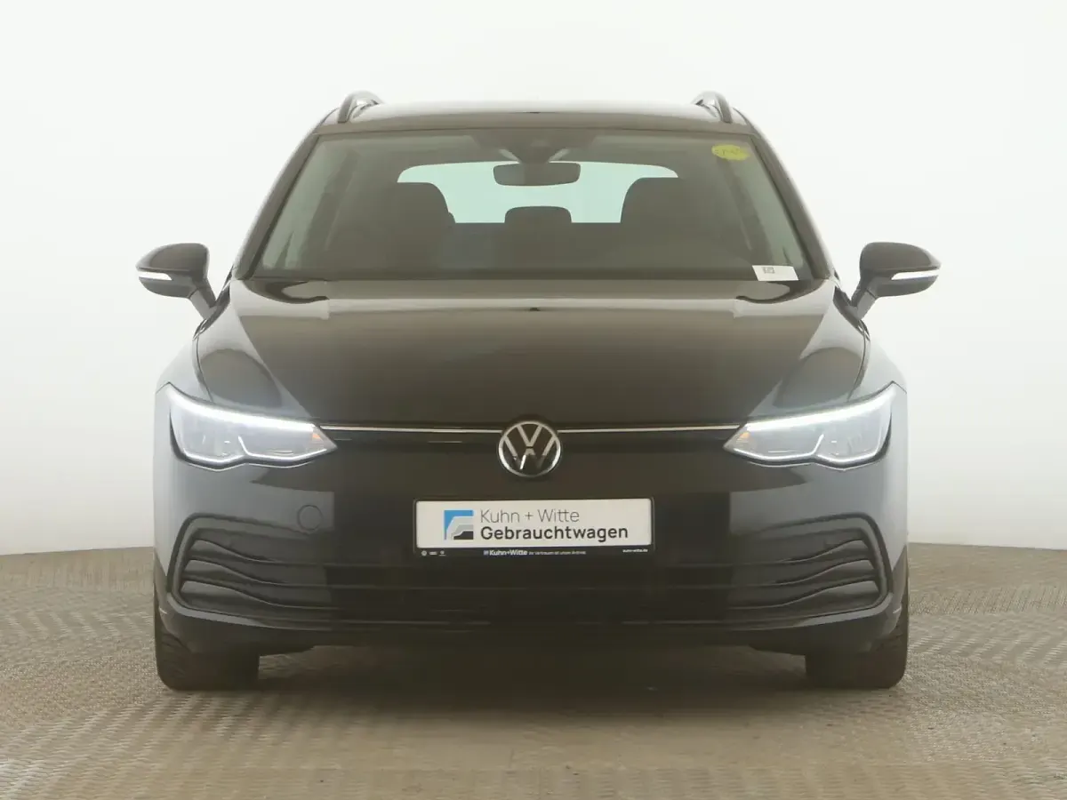 Gebraucht VW Golf VIII Life 116 PS (85 kW) 2023 Deep black perleffekt Limousine