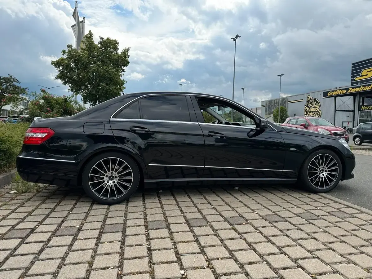 Usata Mercedes E250 Avantgarde 204 CV (150 kW) 2009 Nero Berlina