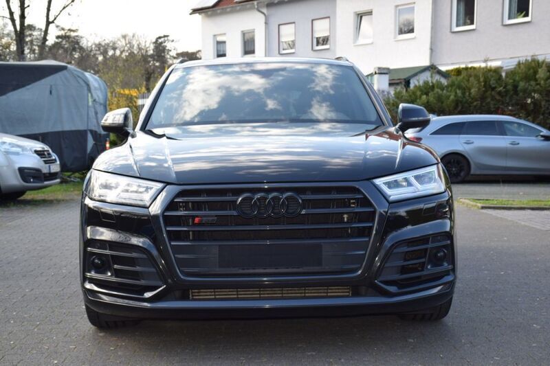 Schwarz Gebraucht 2018 Audi SQ5 Ambiente SUV | 36.300 € (Teuer) - Bild 1/4