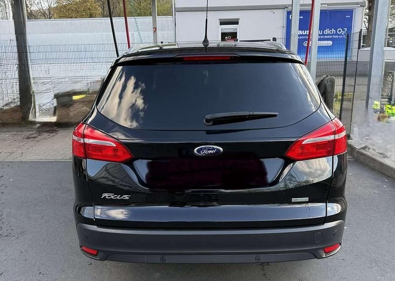 Gebraucht Ford Focus Titanium 125 PS (91 kW) 2016 Schwarz Kombi