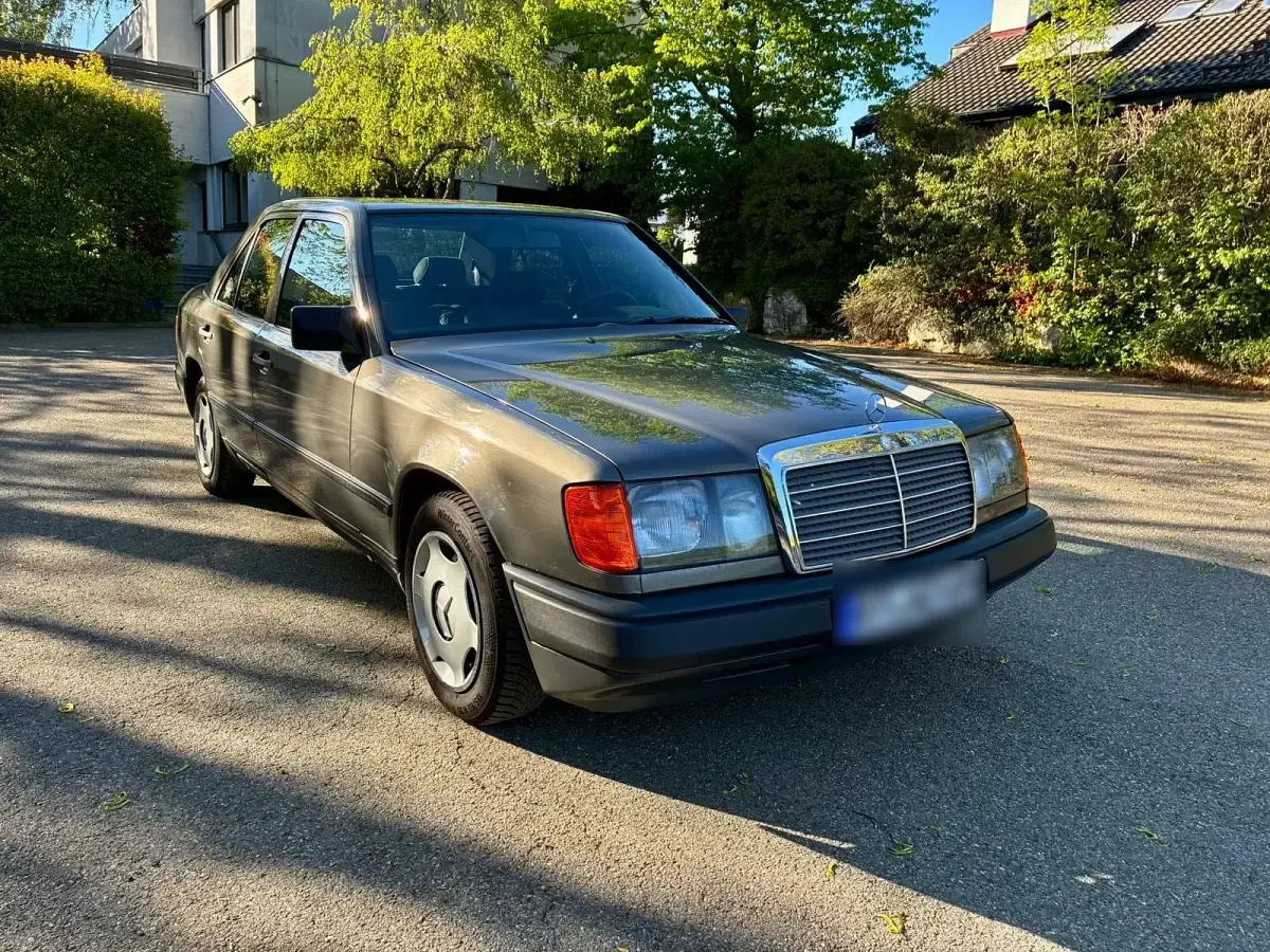 Usata Mercedes E250 94 CV (69 kW) 1989 Grigio Berlina