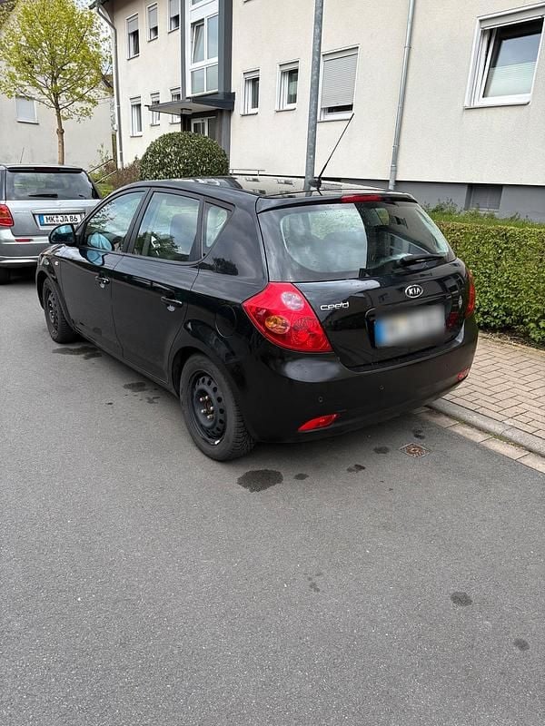 Usata Kia Ceed 105 CV (77 kW) 2009 Nero Utilitaria