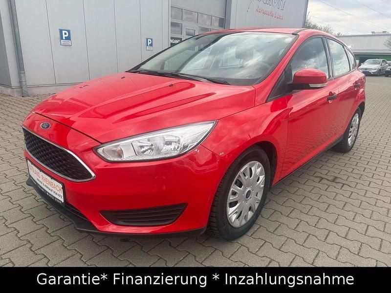 Używany Ford Focus Ambiente 101 KM (74 kW) 2016 Czerwony Sedan/Limuzyna
