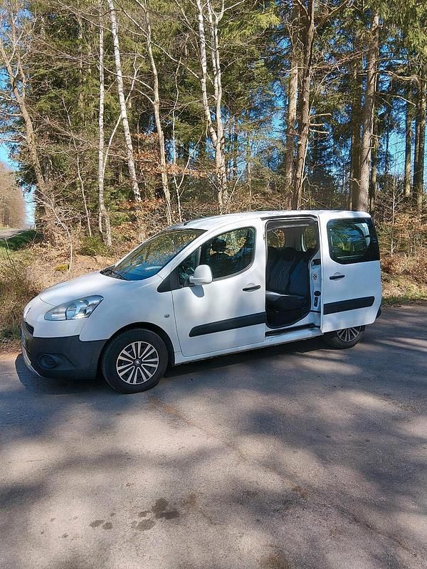 Gebraucht Peugeot TePee 92 PS (67 kW) 2013 Weiß Kombi