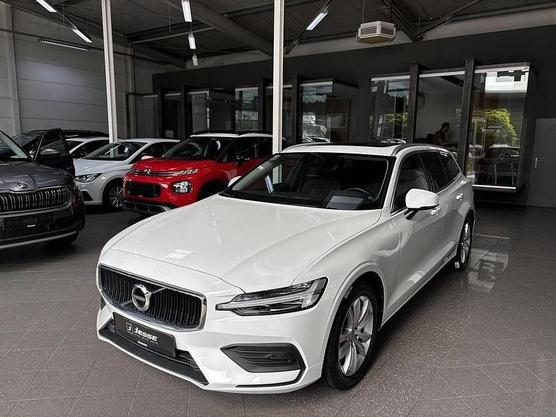 Ice white / solid Gebraucht 2022 Volvo V60 Core Kombi | 24.990 € (Superpreis) - Bild 1/4
