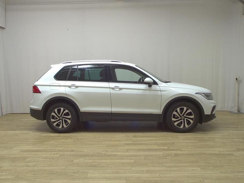 Weiss Gebraucht 2022 VW Tiguan Life SUV | 18.950 € (Guter Preis) - Bild 1/4